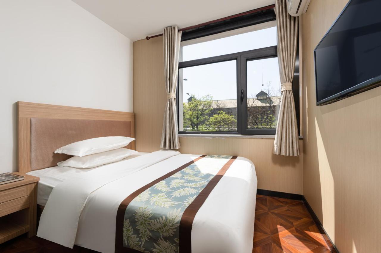 East Sacred Hotel ᴸᴱo---Foreign Accept---Tourism Service English-Speaking 丨 Near Tiananmen Forbidden City丨very Close To Metro Zhangzizhong And Beixinqiao 丨european Foot Ball English丨free Advance Tickets And Laundry Drying Service Coffee Snacks Peking  Buitenkant foto